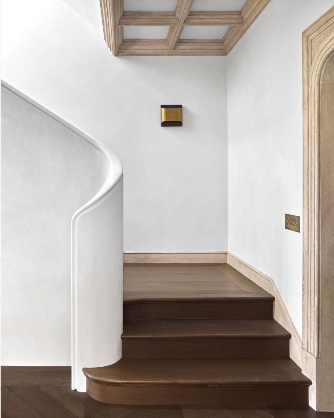 Leclerc Brass Wall Lamp - Blowlighting