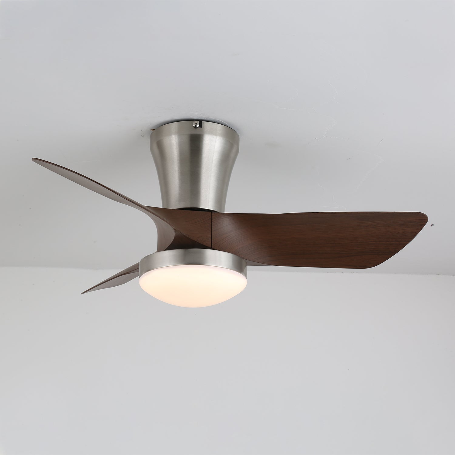 Ventilatore da Soffitto Moderno in Legno Trivon, che illustra la funzione ventola a 6 velocità