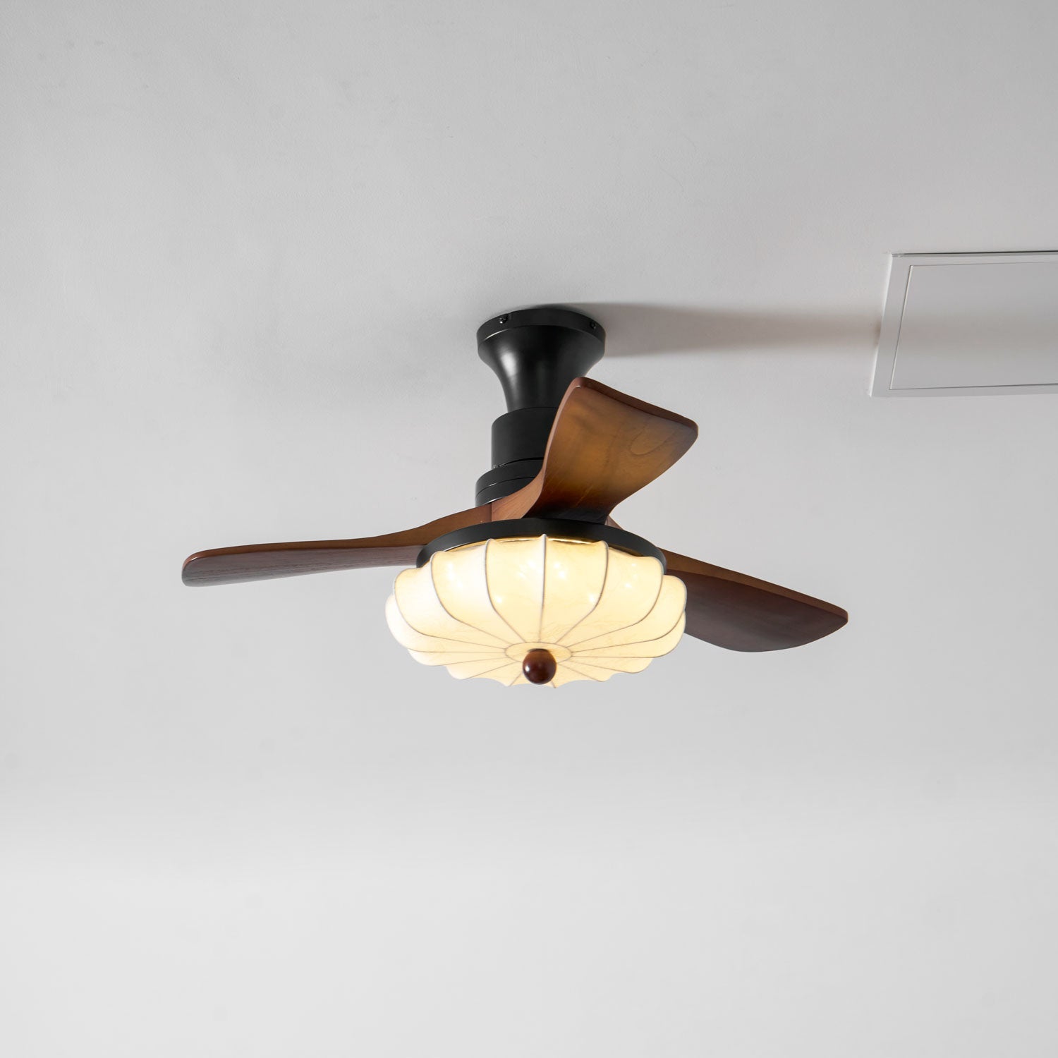 Ventilatore da Soffitto con Luce Jasper Bloom, dimostrazione della funzione inversa