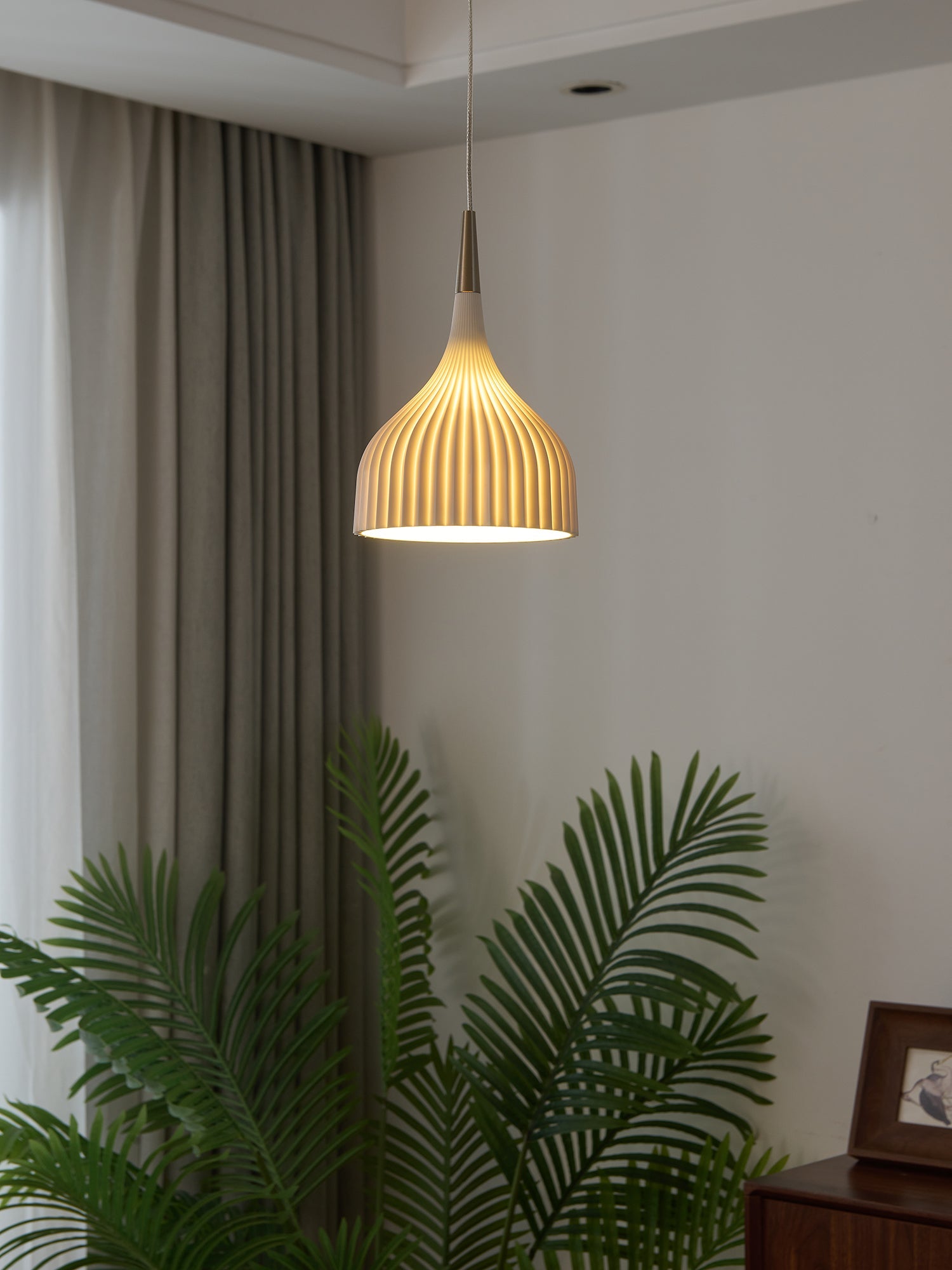 Lucina Pendant Lamp - Blowlighting
