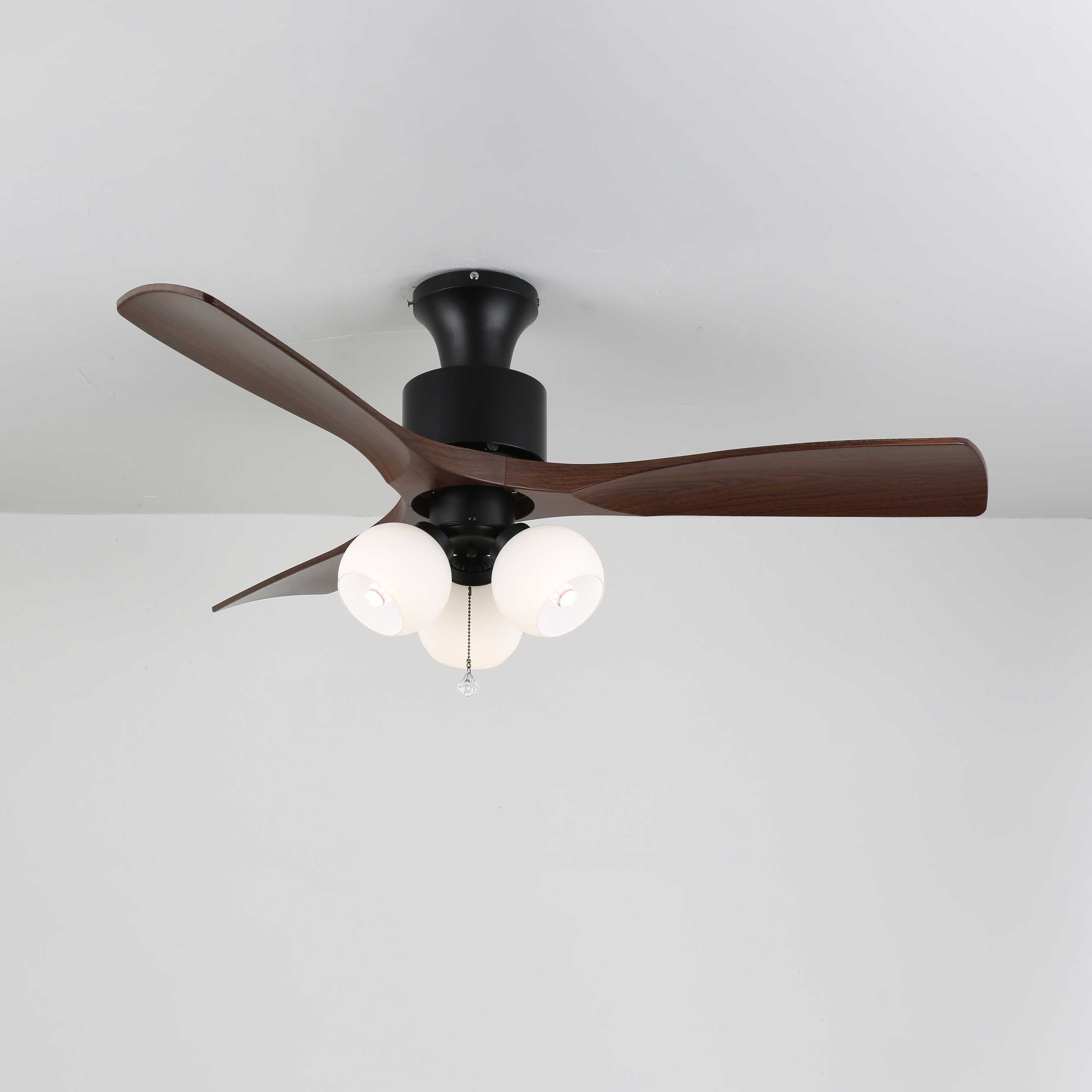 Ventilatore da soffitto Gwen Vintage con luce in vetro e opzione paralume beige