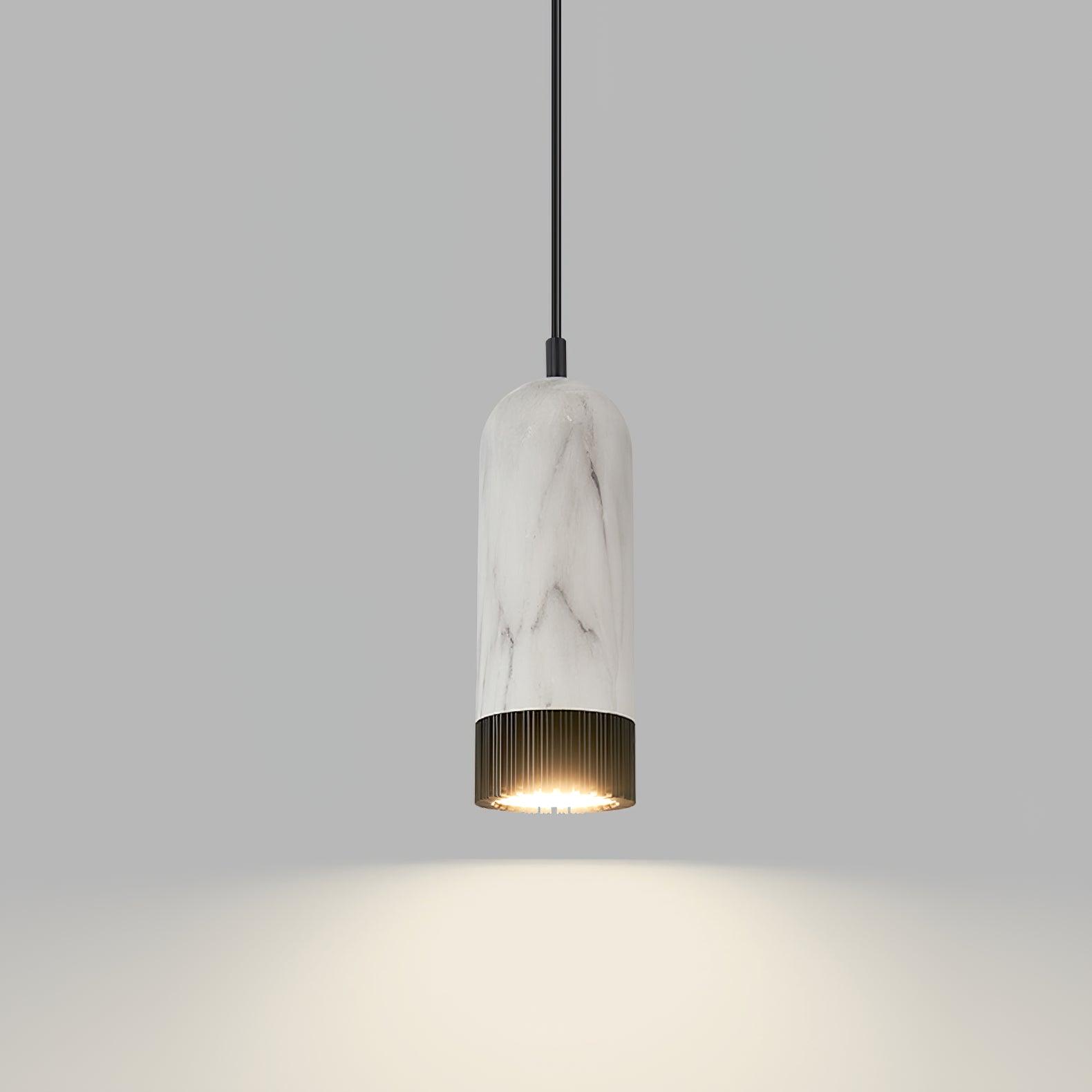 Maddy Pendnat Light - Blowlighting