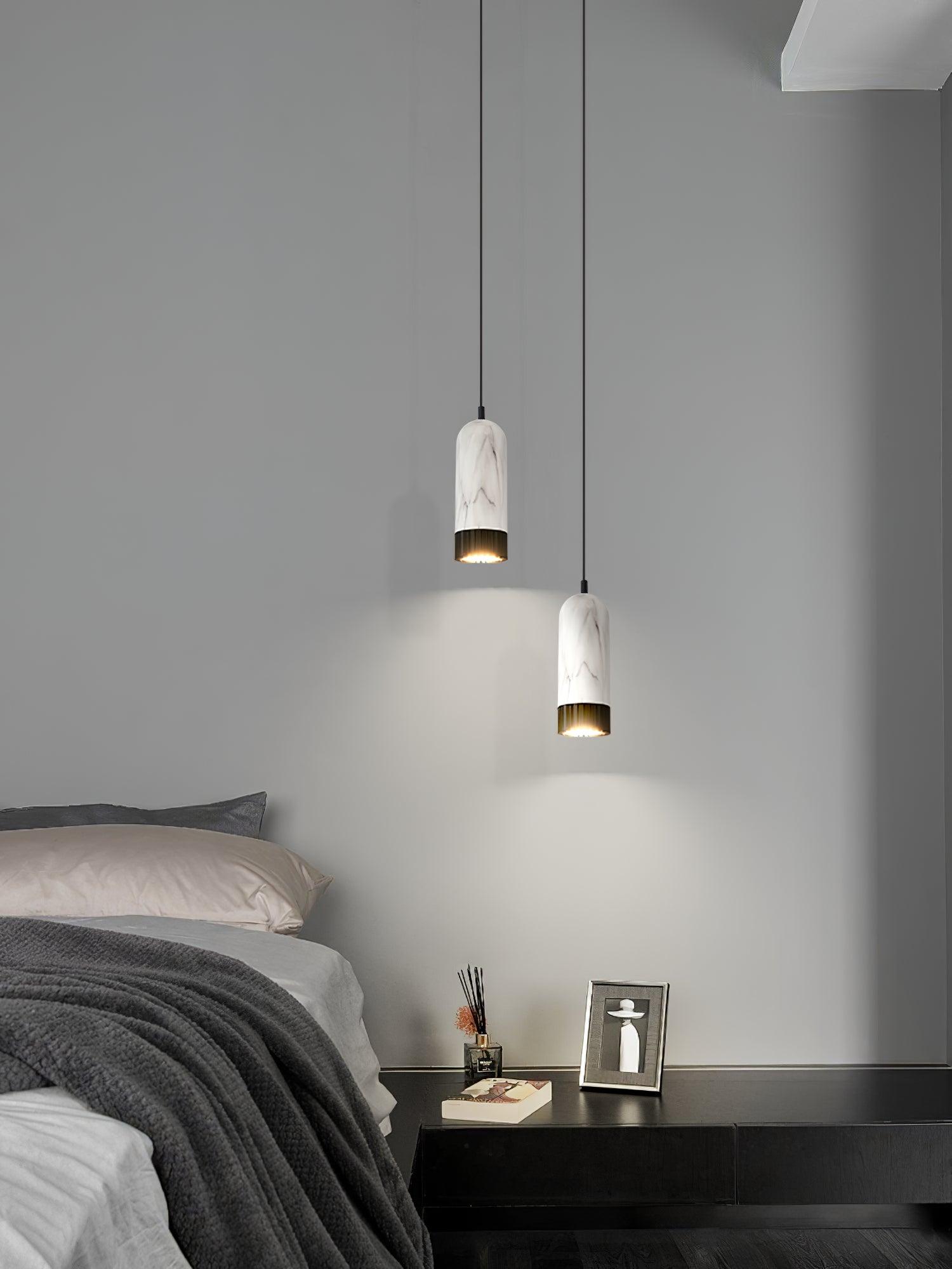 Maddy Pendnat Light - Blowlighting