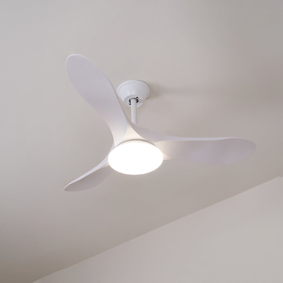 Ventilatore da Soffitto Minimalista Oriken in finitura Grana Legno Noce