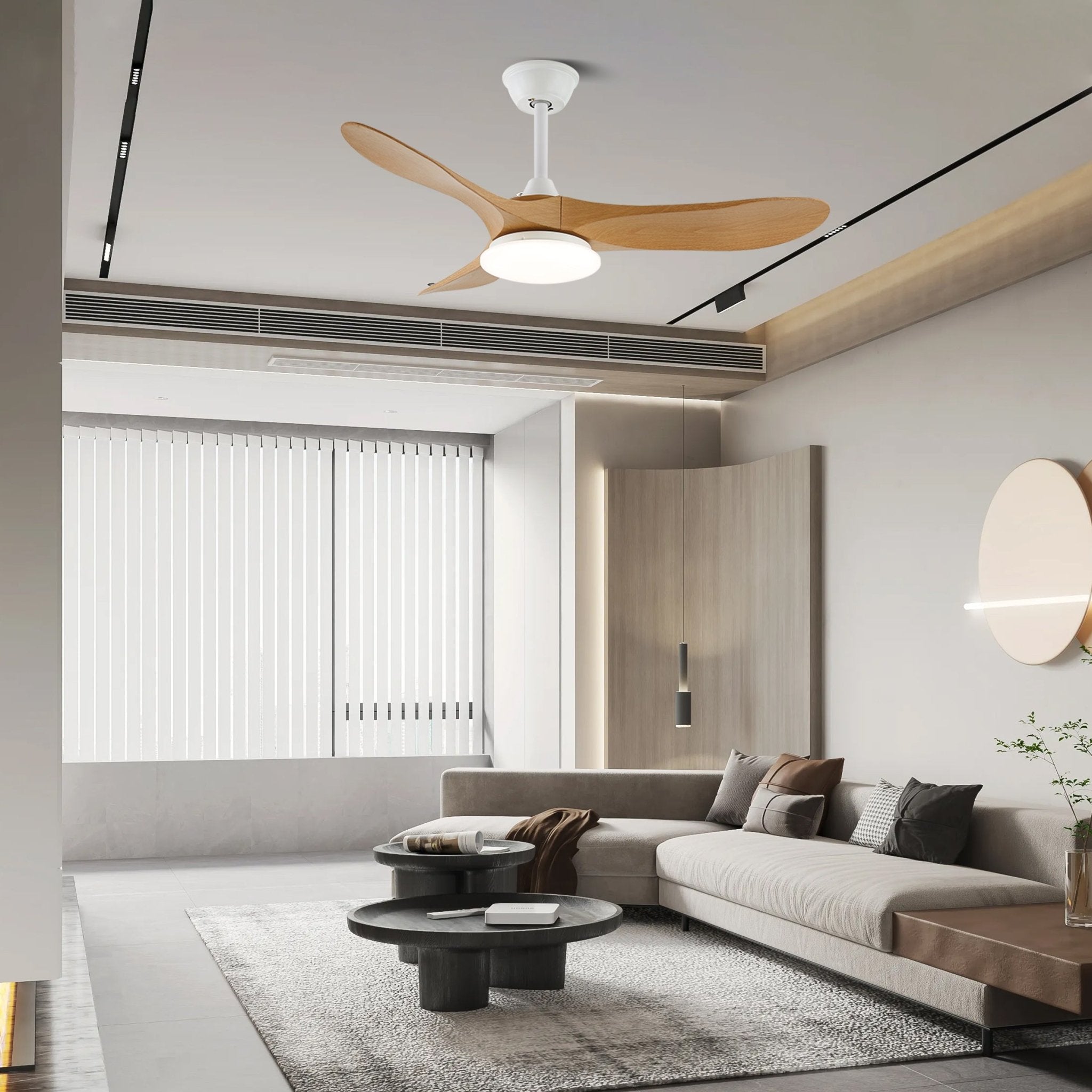 Ventilatore da Soffitto con Luce NovaVent con luce accesa, che illumina una stanza.