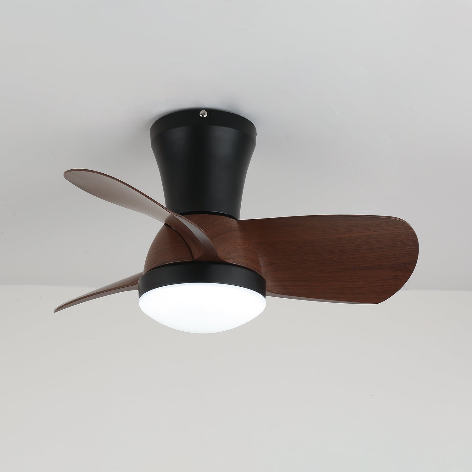 Plafoniera Ventilatore Avelo Moderna in Legno, profilo laterale, che evidenzia il design sottile