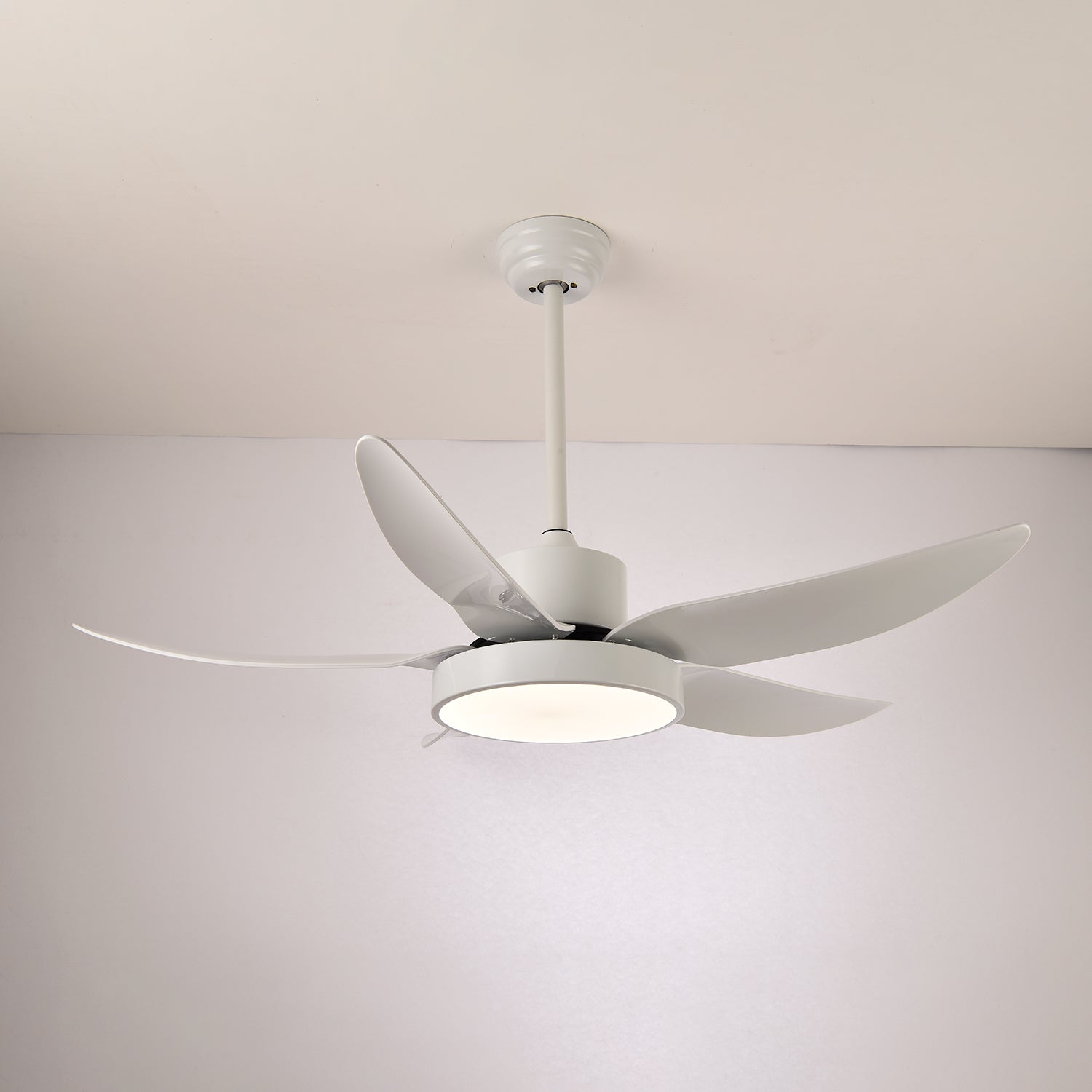Ventilatore da soffitto moderno Auron con luce in finitura nera
