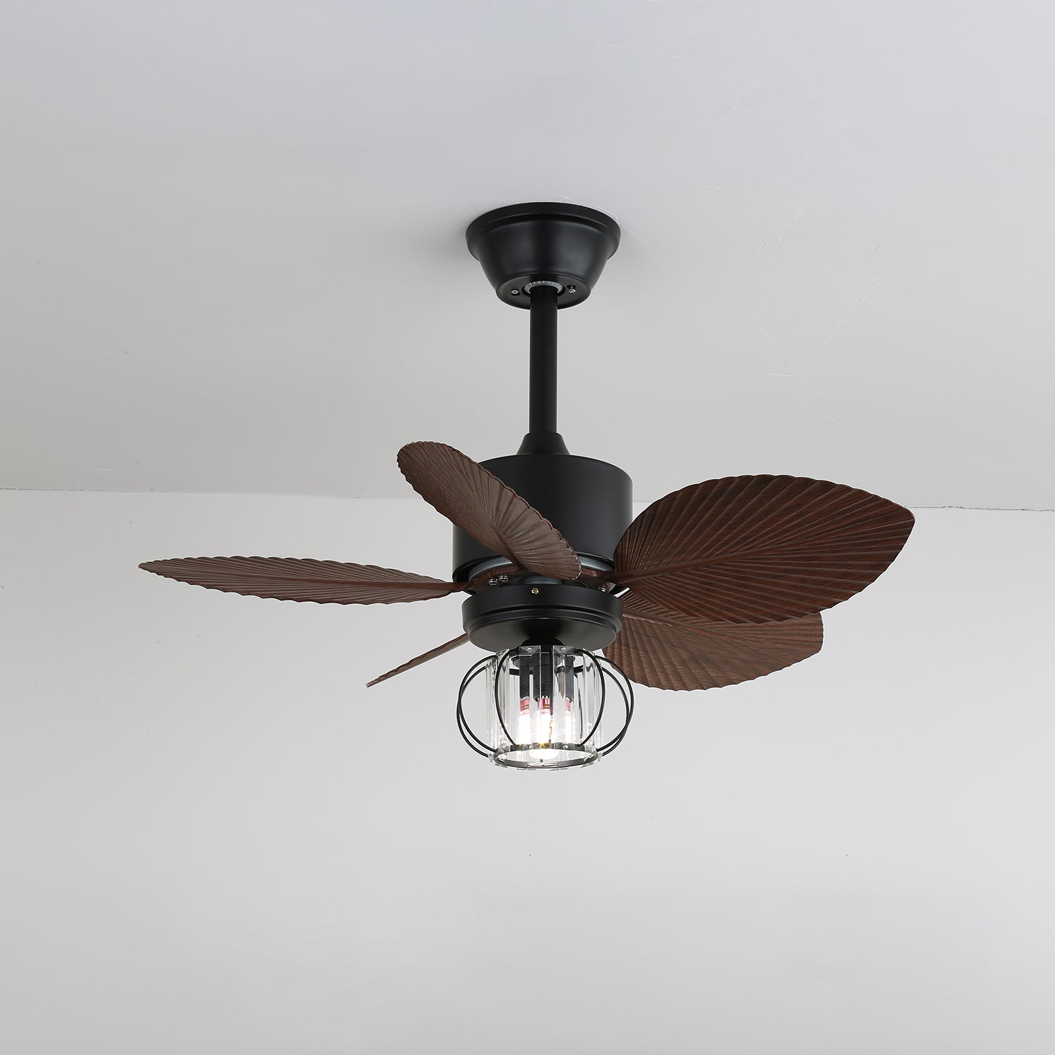 Ventilatore da soffitto industriale Caden con luce in un ambiente interno