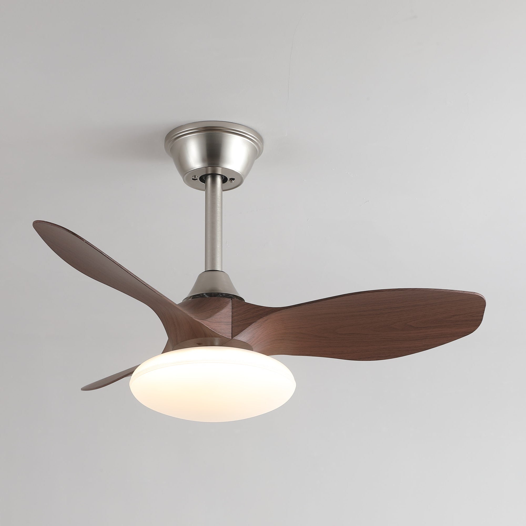 Ventilatore da soffitto Sylvara con luce, paralume in PC e paralume bianco