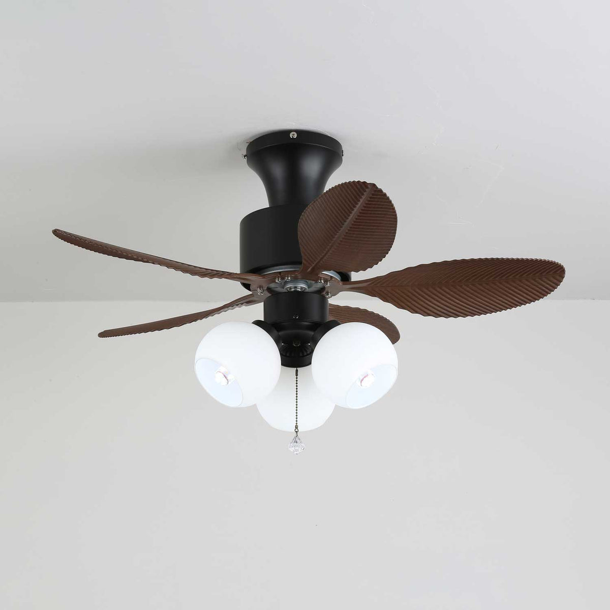 Ventilatore da soffitto Althea con luce che illumina una stanza