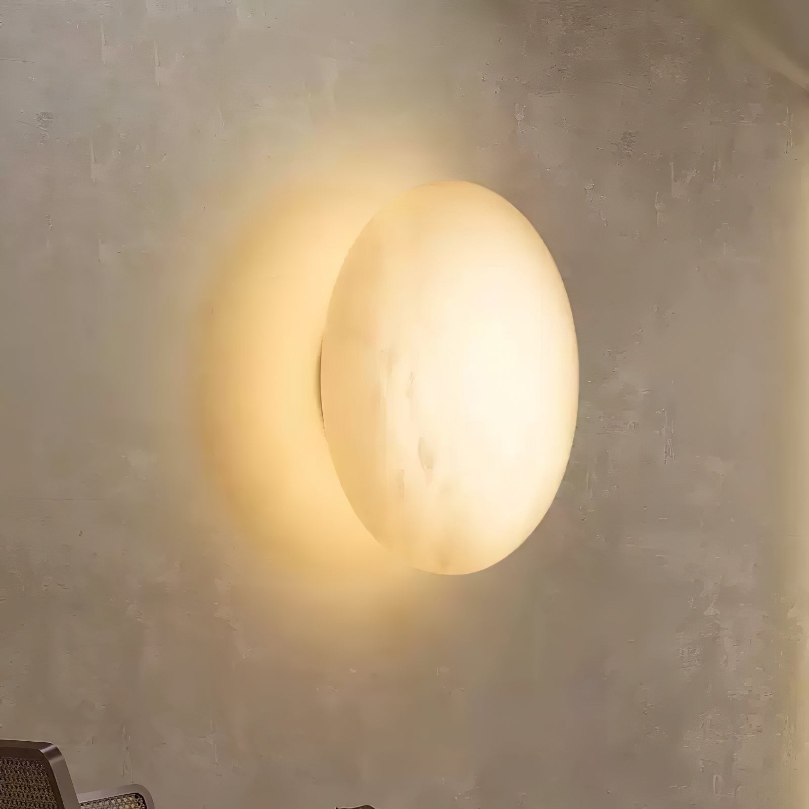 Eurthais Minimalist Alabaster Wall Light - Neutralighting