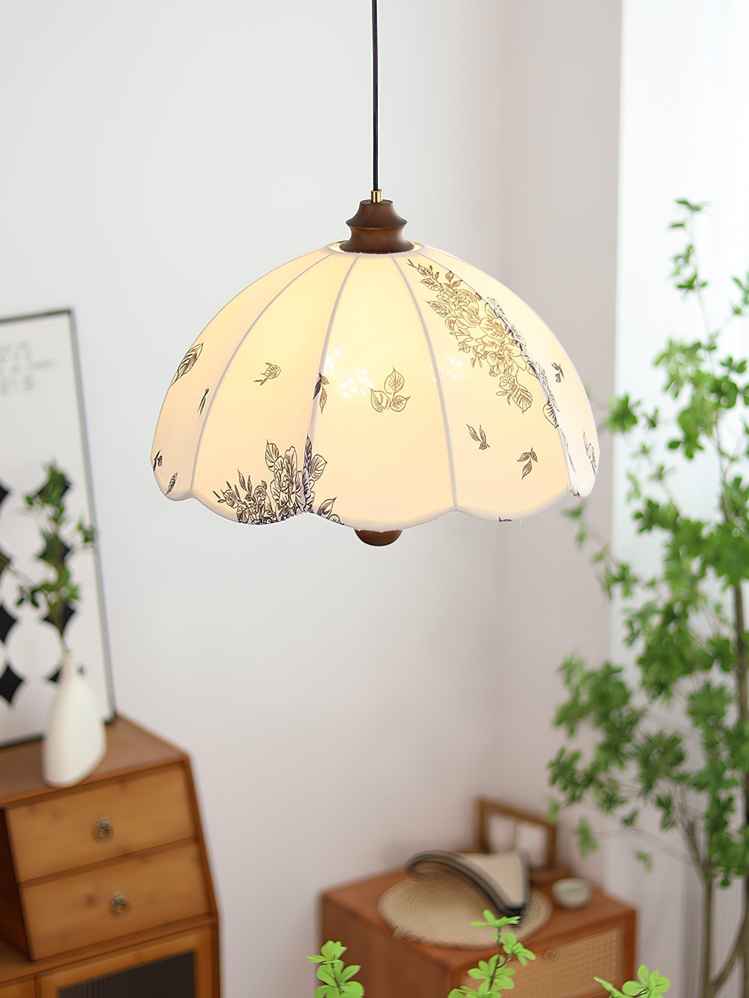 Petal Whisper Pendant Lamp - Blowlighting