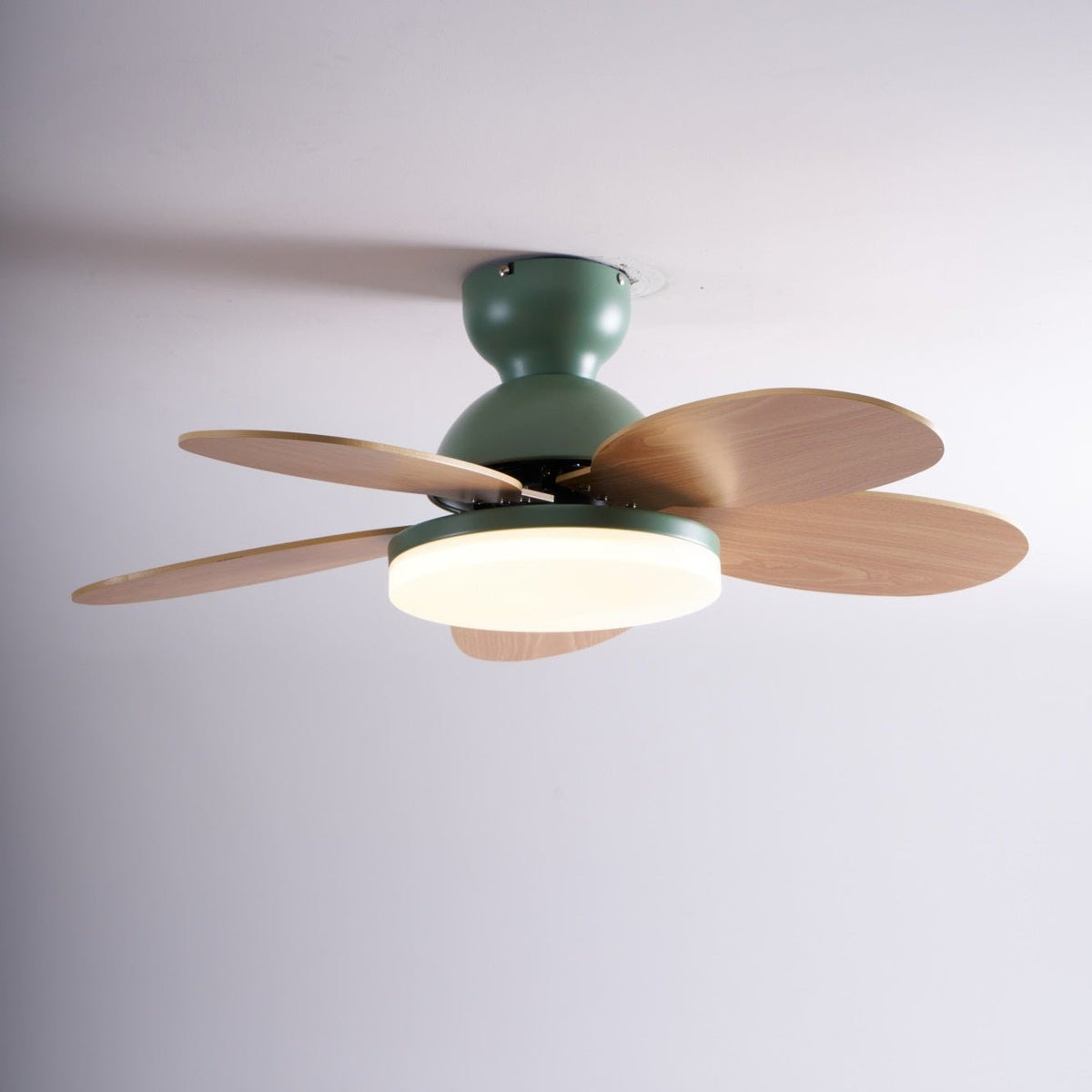Ventilatore da soffitto con luce Liora per bambini, adatto per ambienti interni