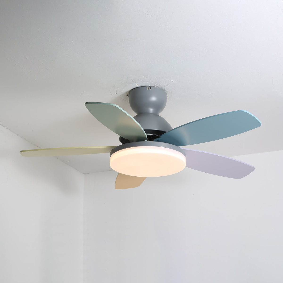 Ventilatore da Soffitto Liora per Bambini con Luce in Vetro Colorato