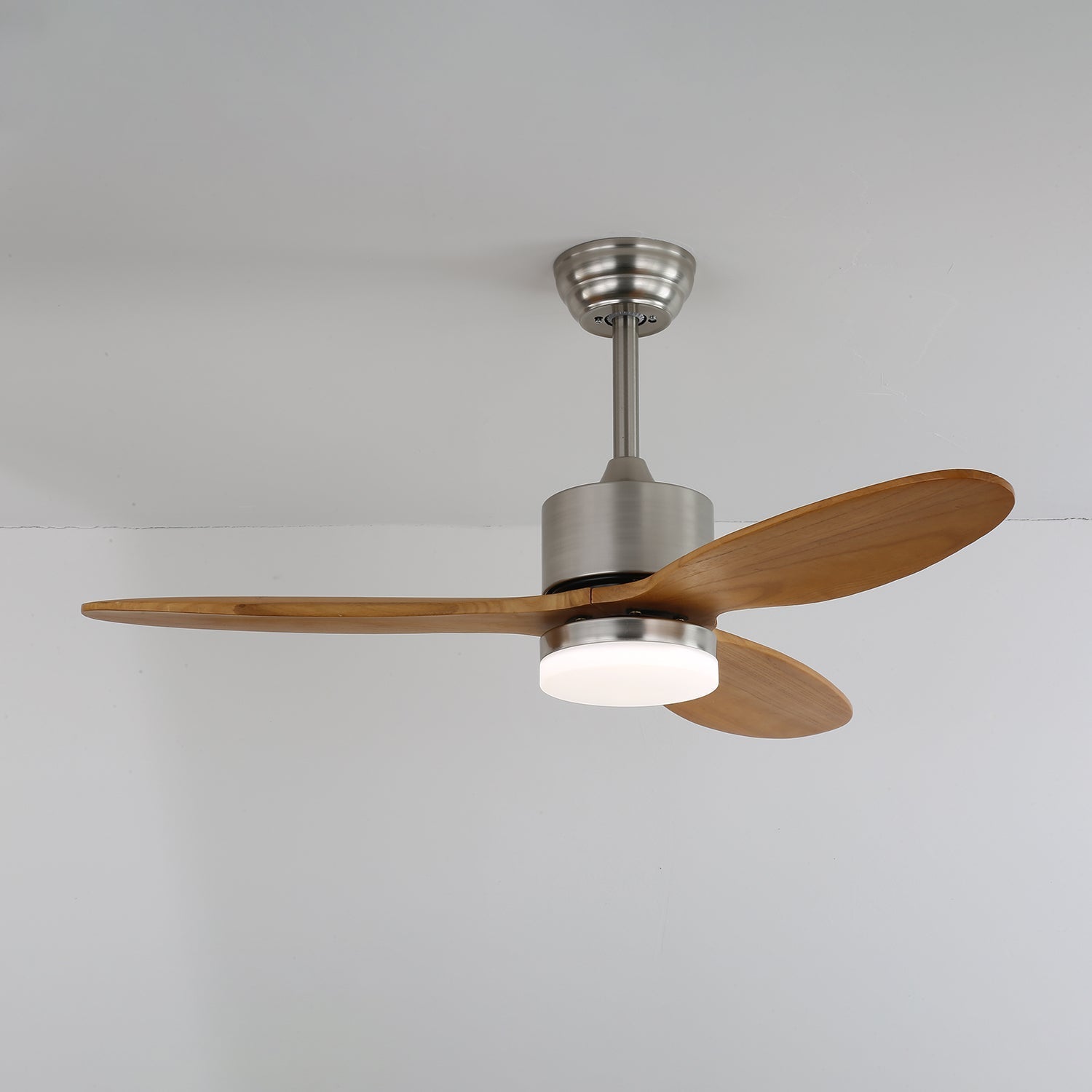 Dimensioni e caratteristiche del ventilatore da soffitto minimalista Elara