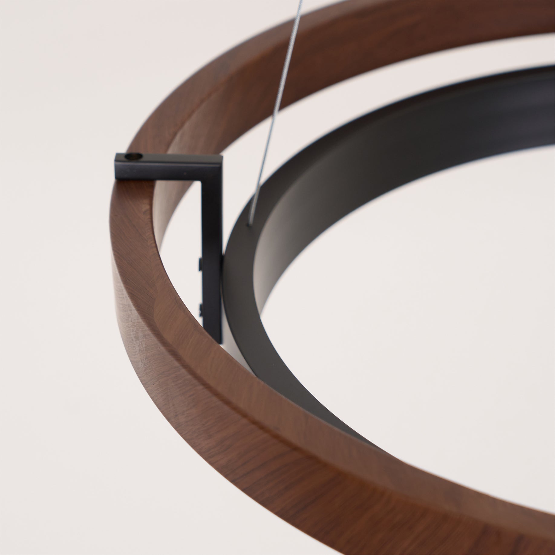 Muto Lampadario ad Anello in Legno