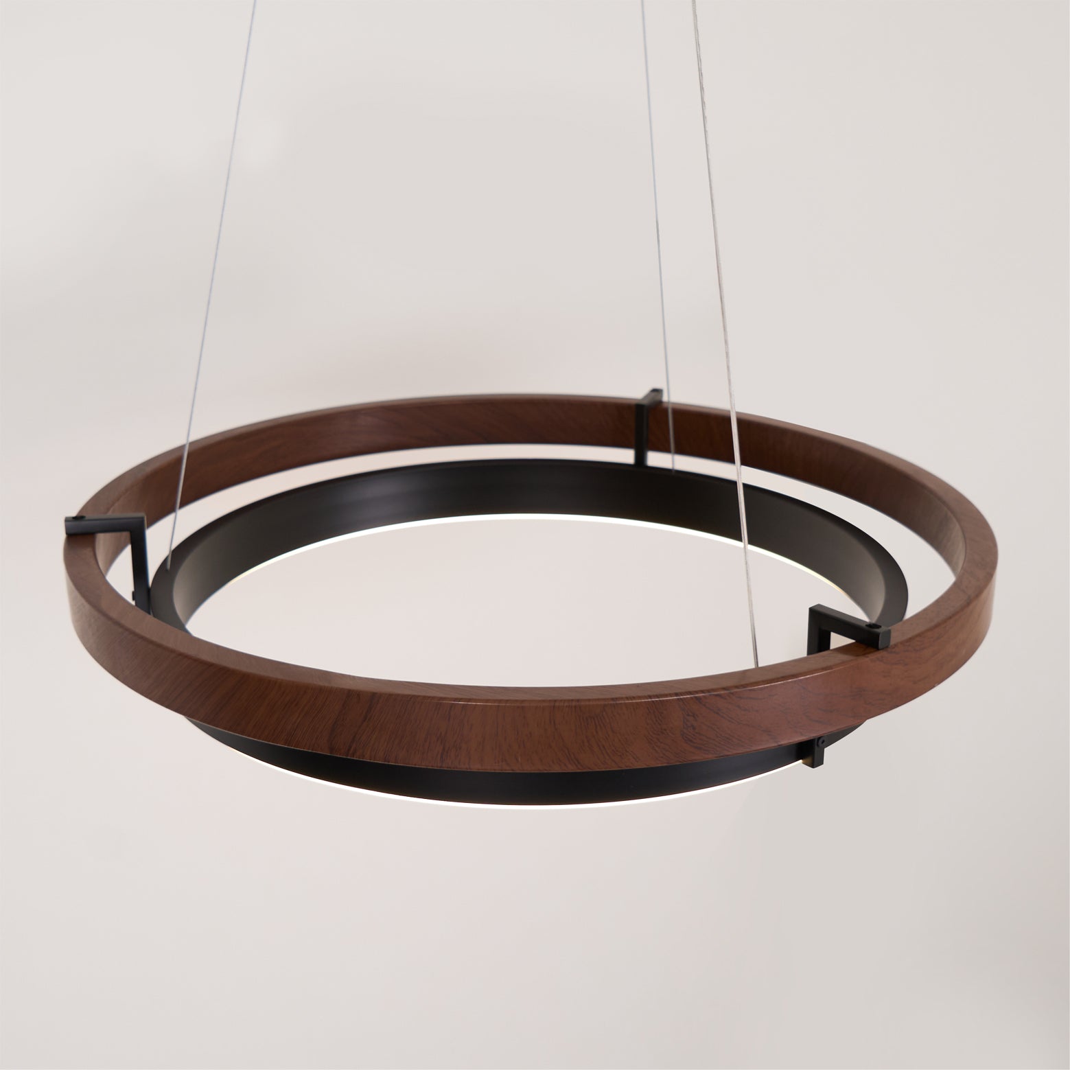 Muto Lampadario ad Anello in Legno