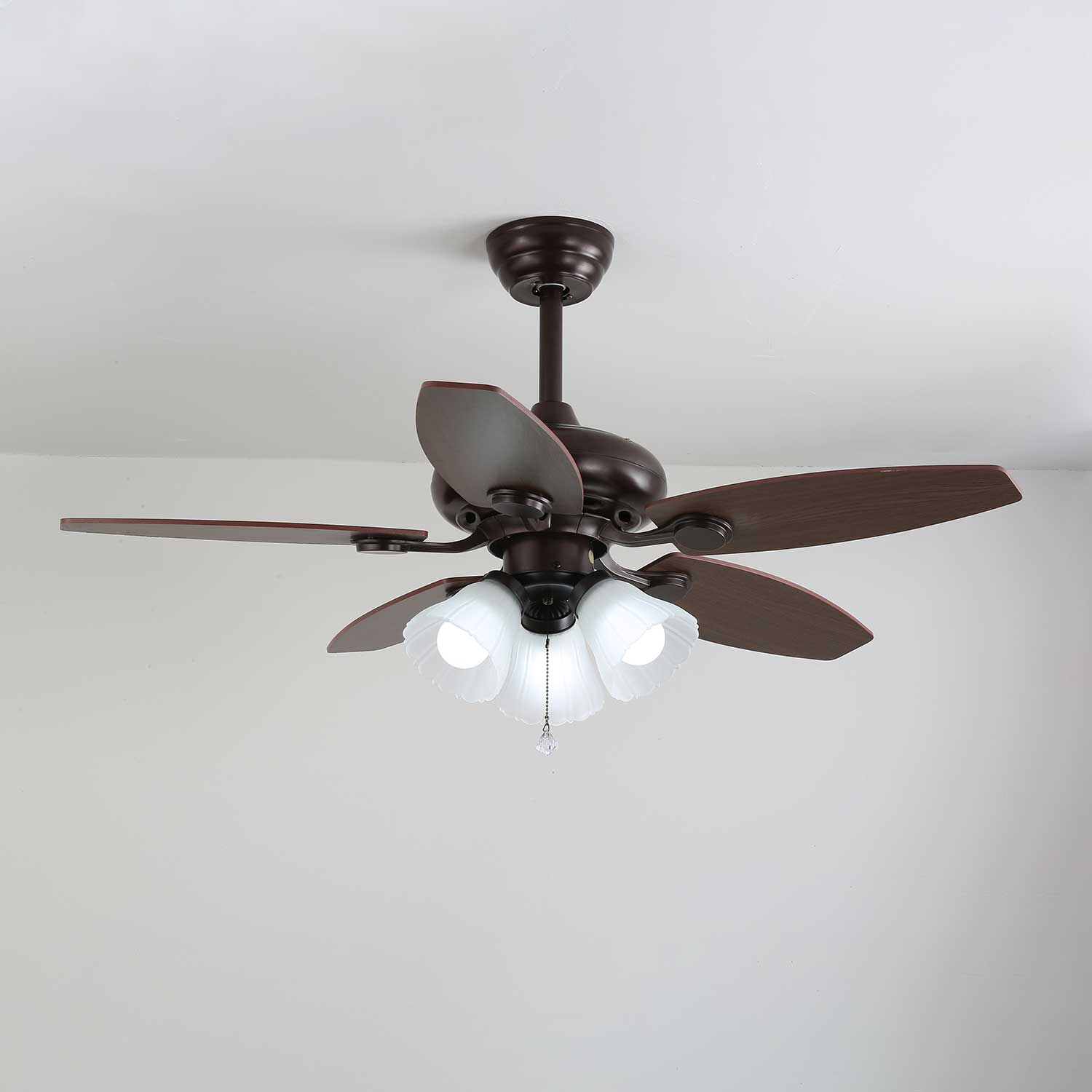 Ventilatore con luce Florence in un interno moderno vintage