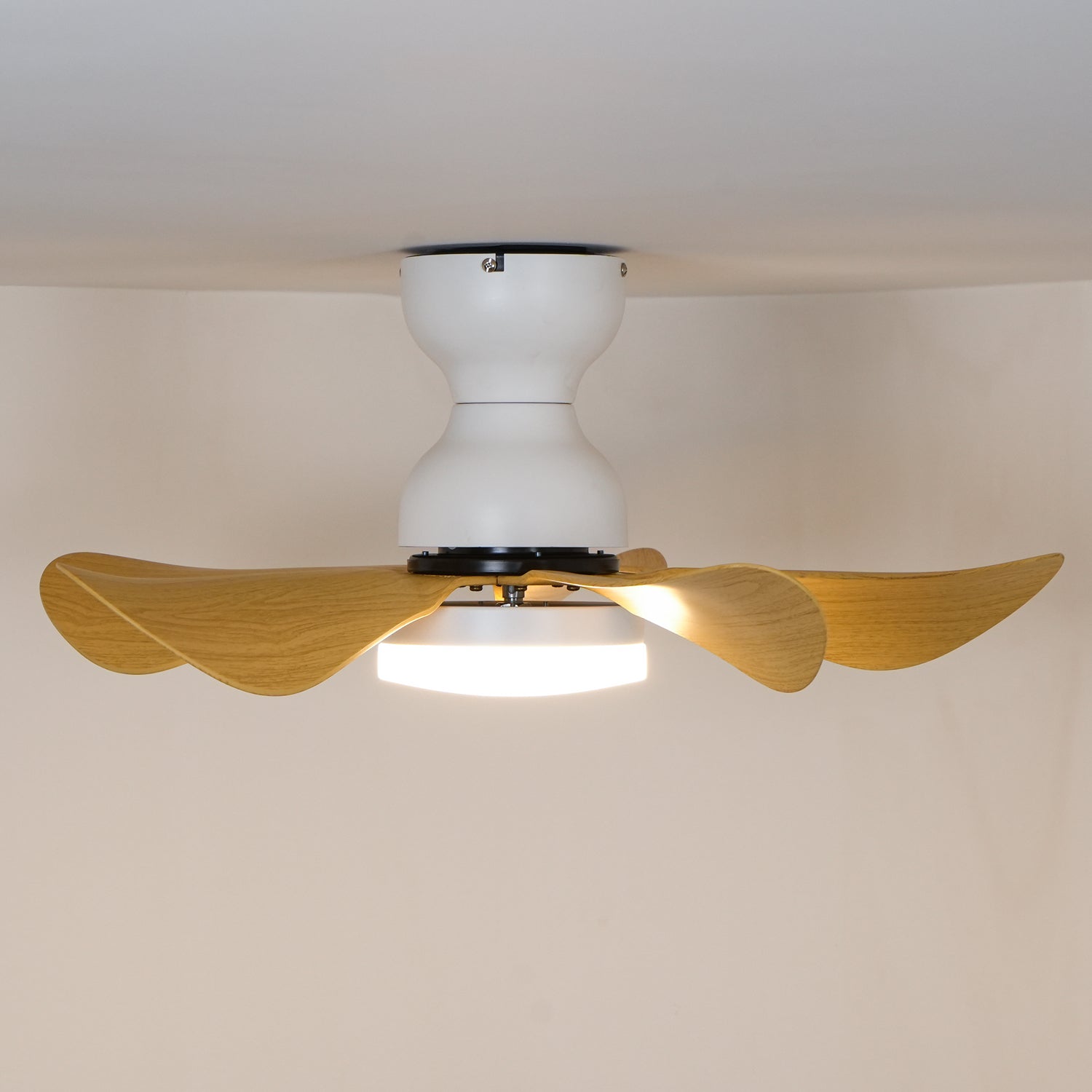 Ventilatore da soffitto Callen con luce effetto legno, finitura Nera