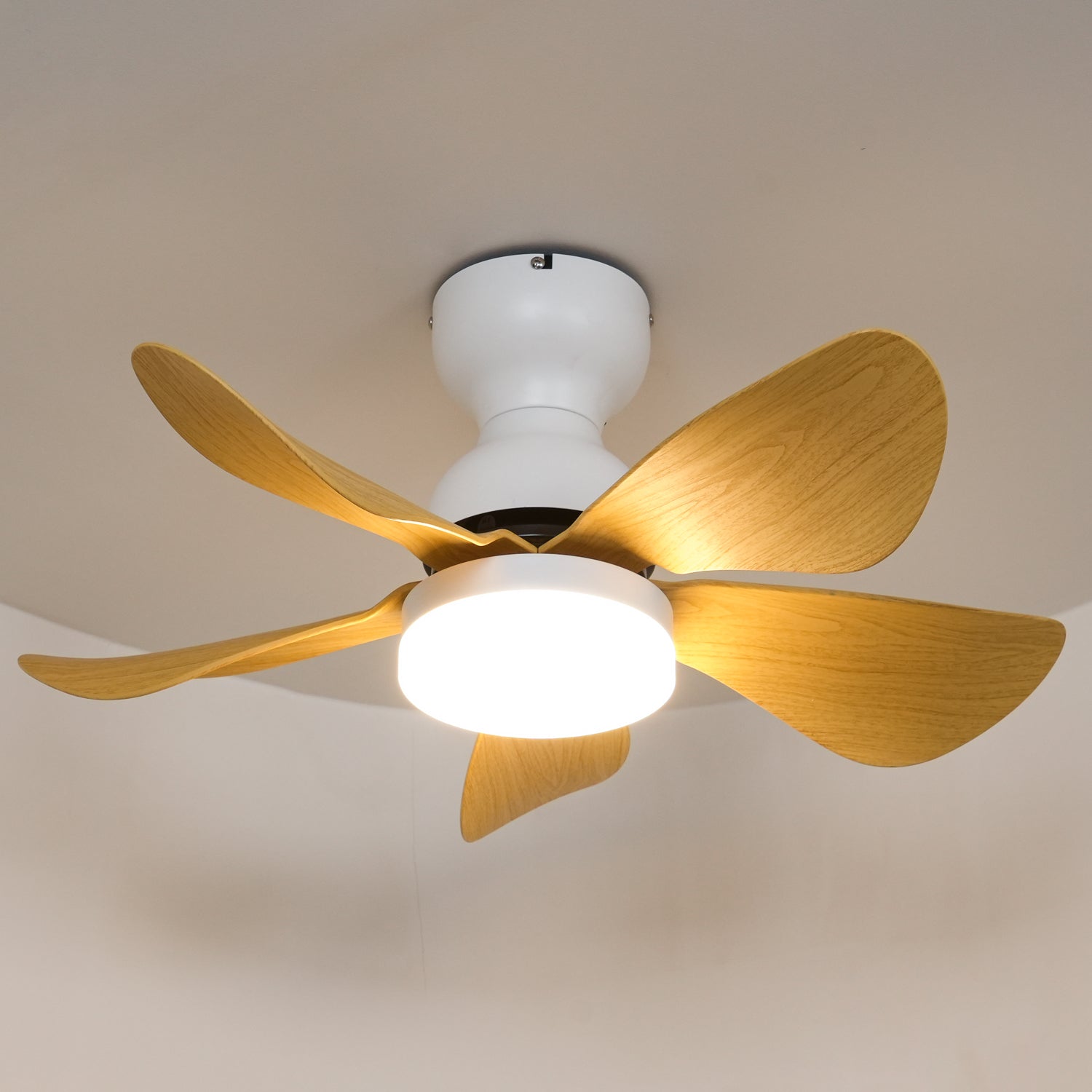 Ventilatore da soffitto Callen con luce effetto legno, ventola in movimento