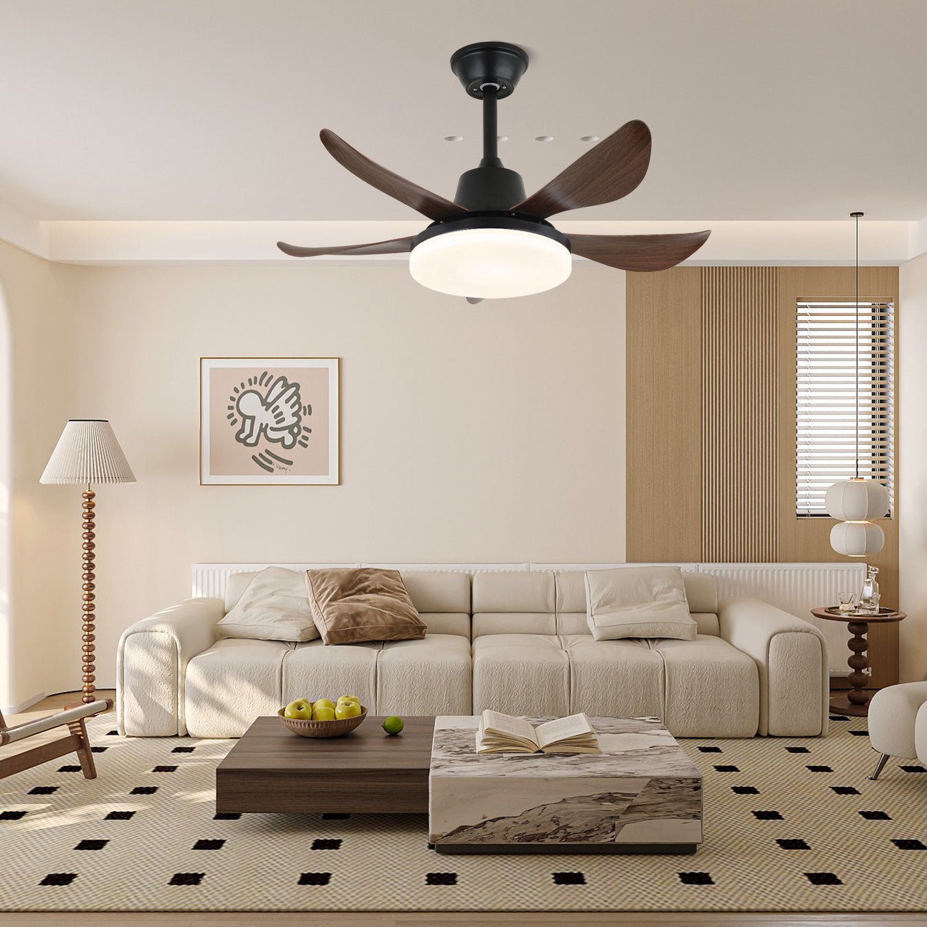 Ventilatore da soffitto moderno in legno Callen con luce con pale della ventola visibili