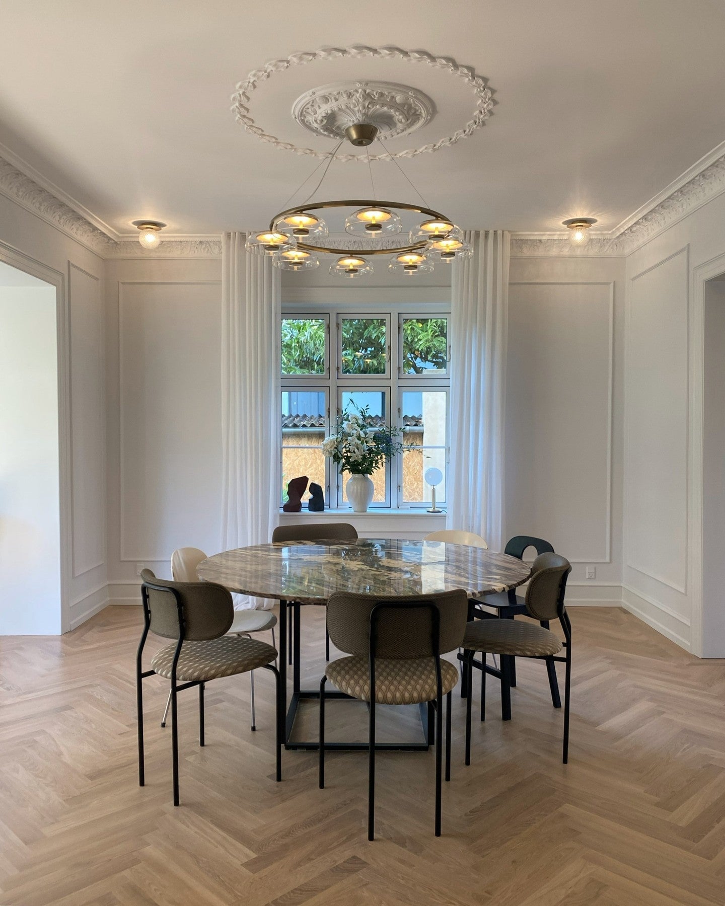 Aethera Circular Glass Chandelier - Blowlighting