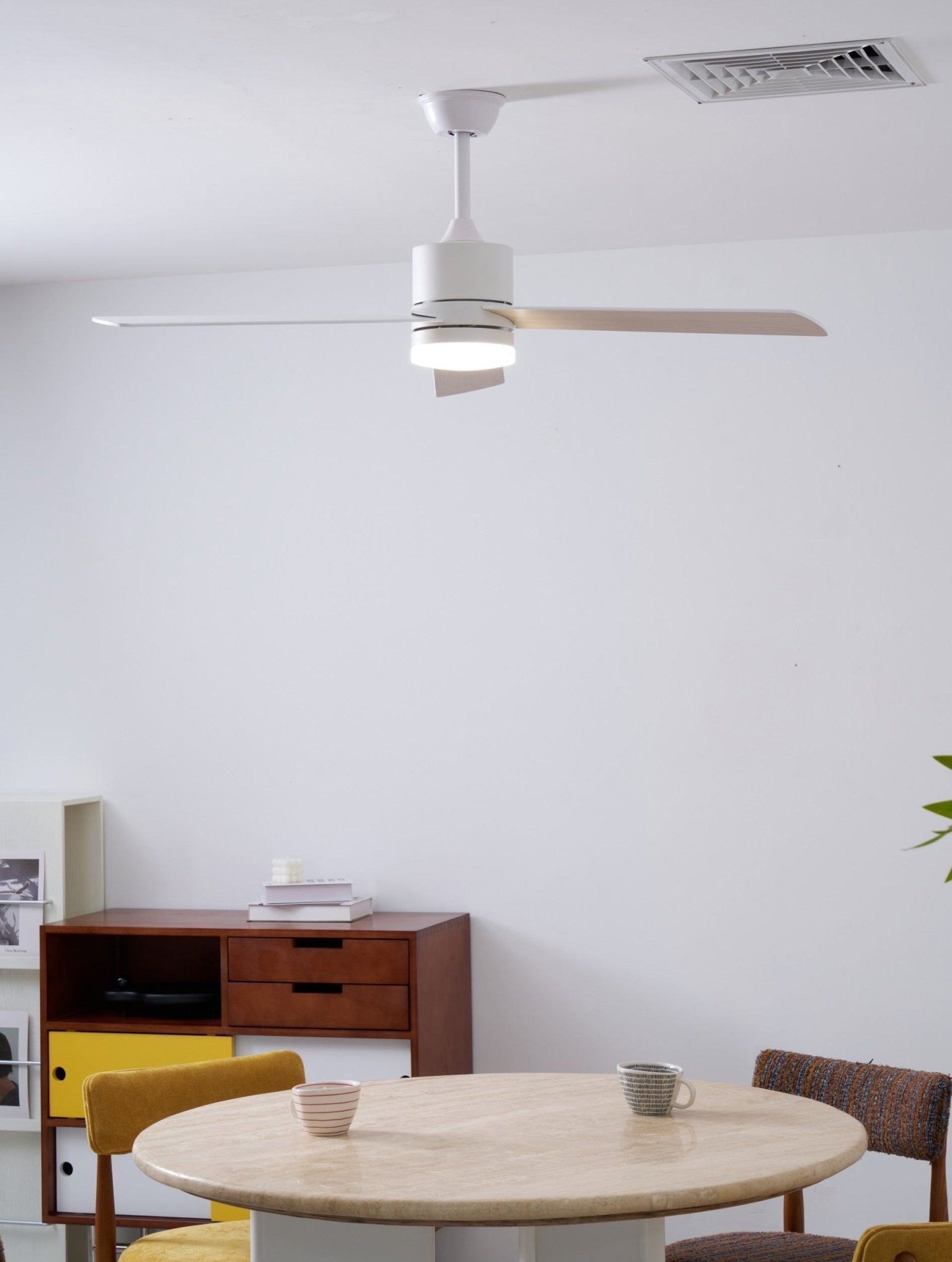 Primo piano del metodo di controllo del ventilatore: telecomando portatile.