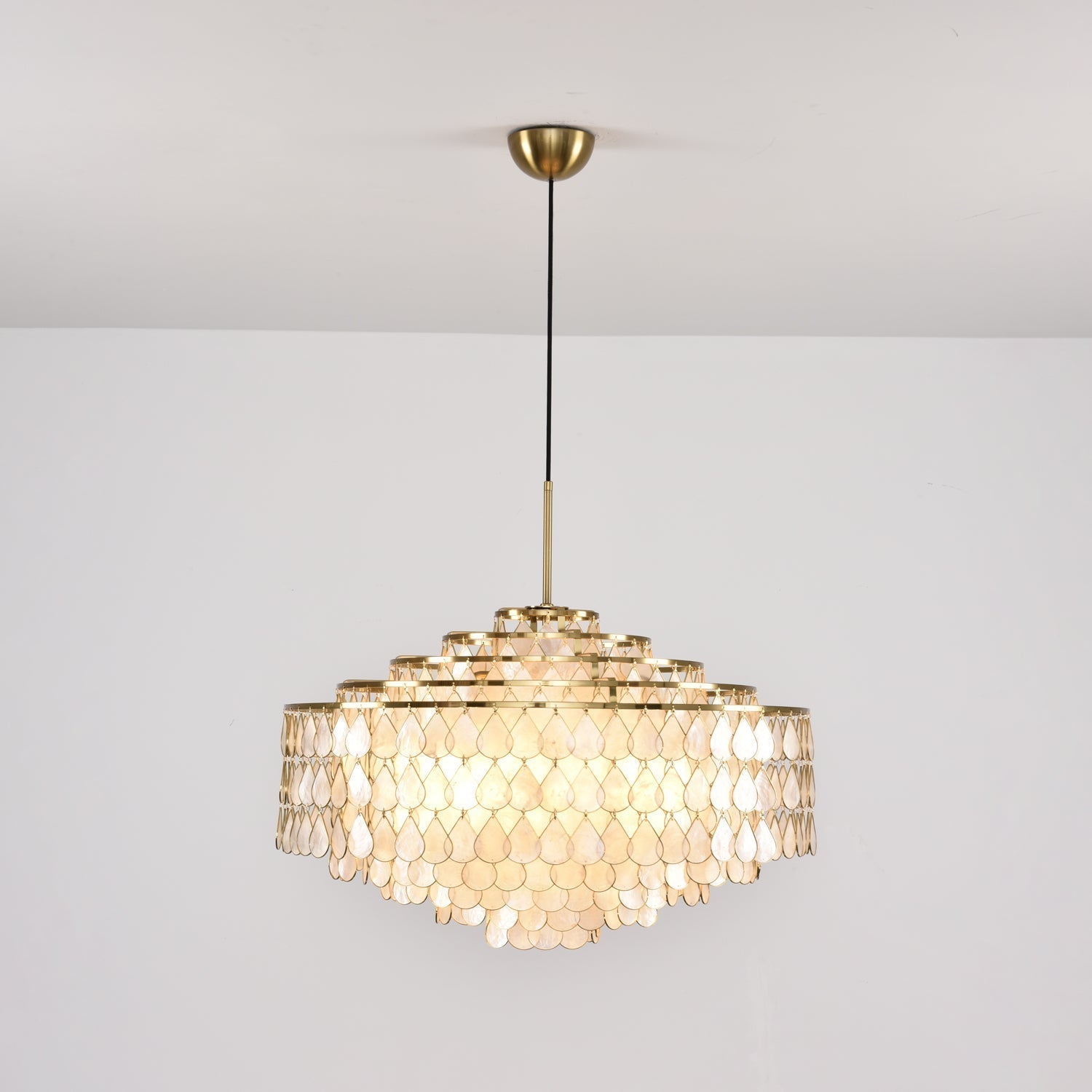 Teardrops Shell Chandelier - Blowlighting