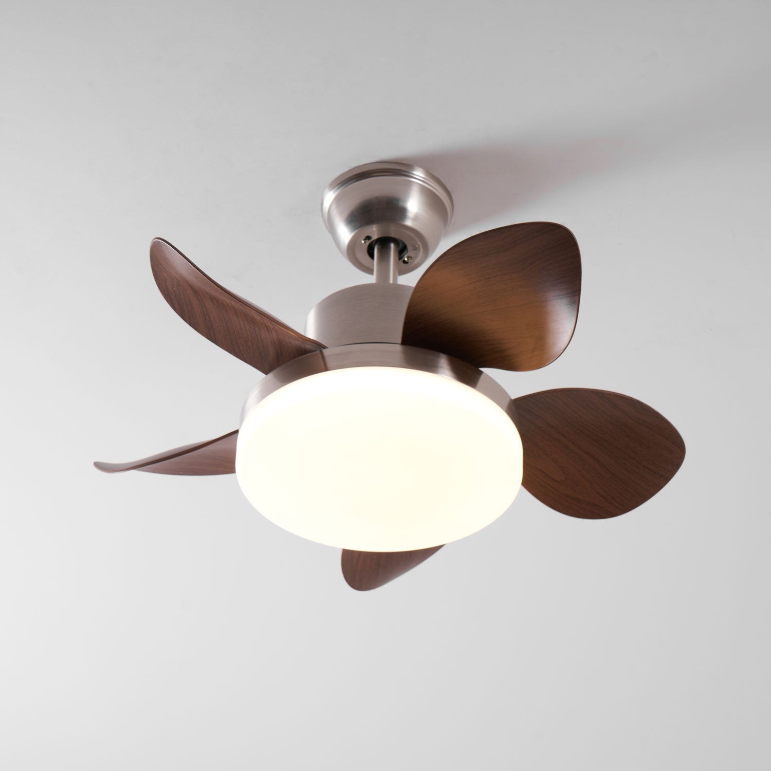 Ventilatore da soffitto Alenya con luce e venature in legno, con telecomando