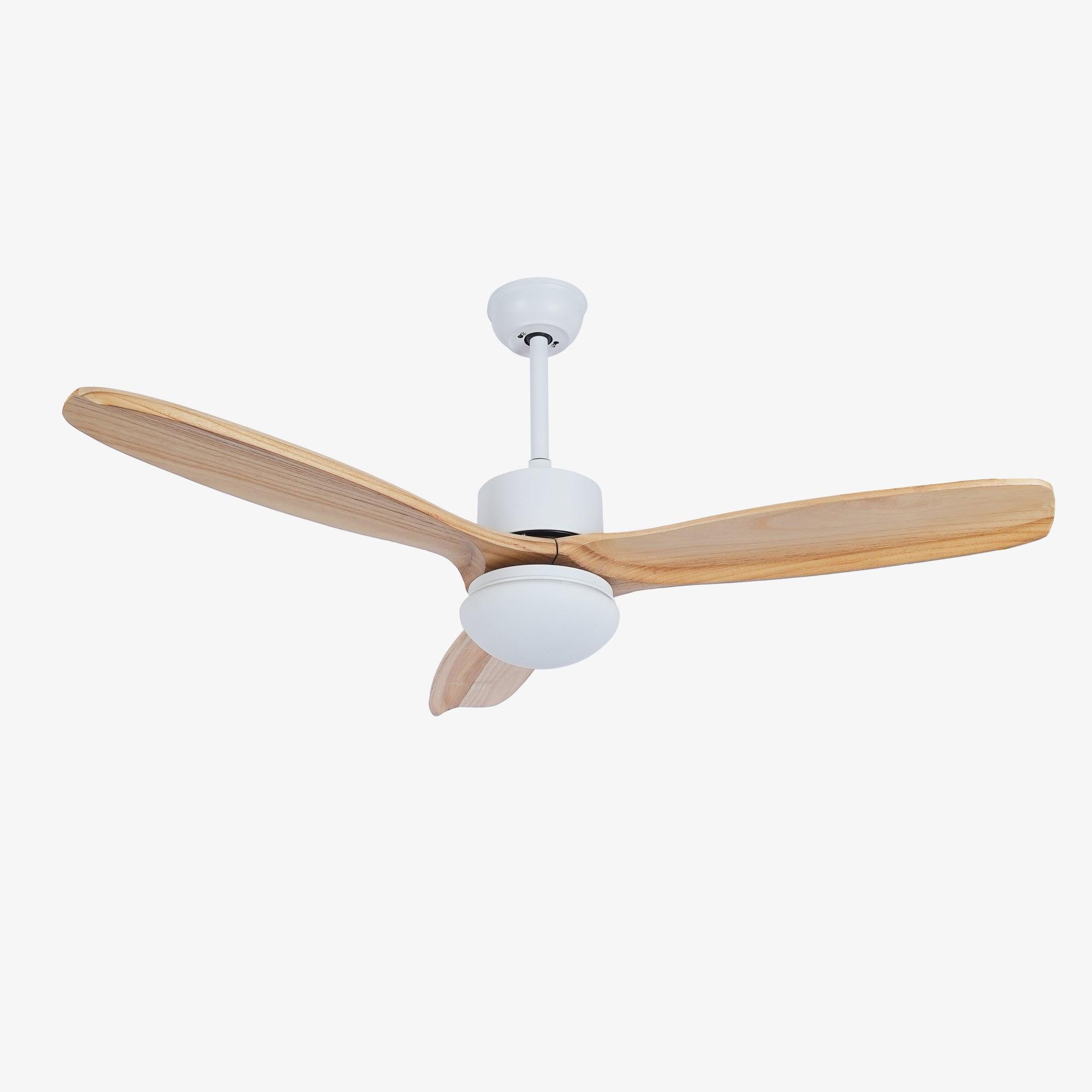 Ventilatore da soffitto con luce Brivel in finitura bianca e legno.