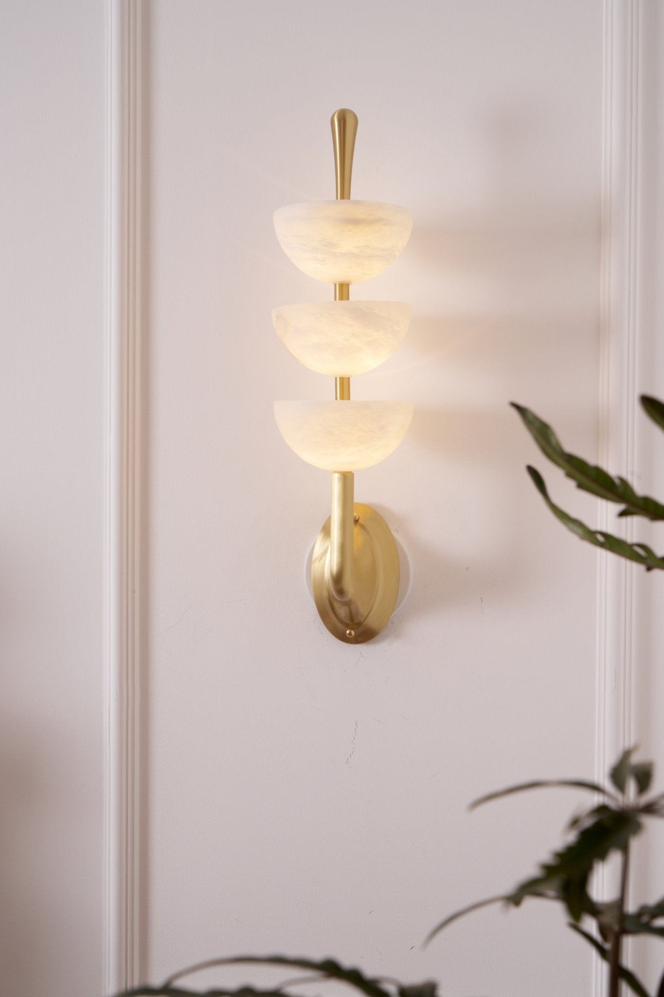 Ulmiraris Alabaster Wall Light - Neutralighting