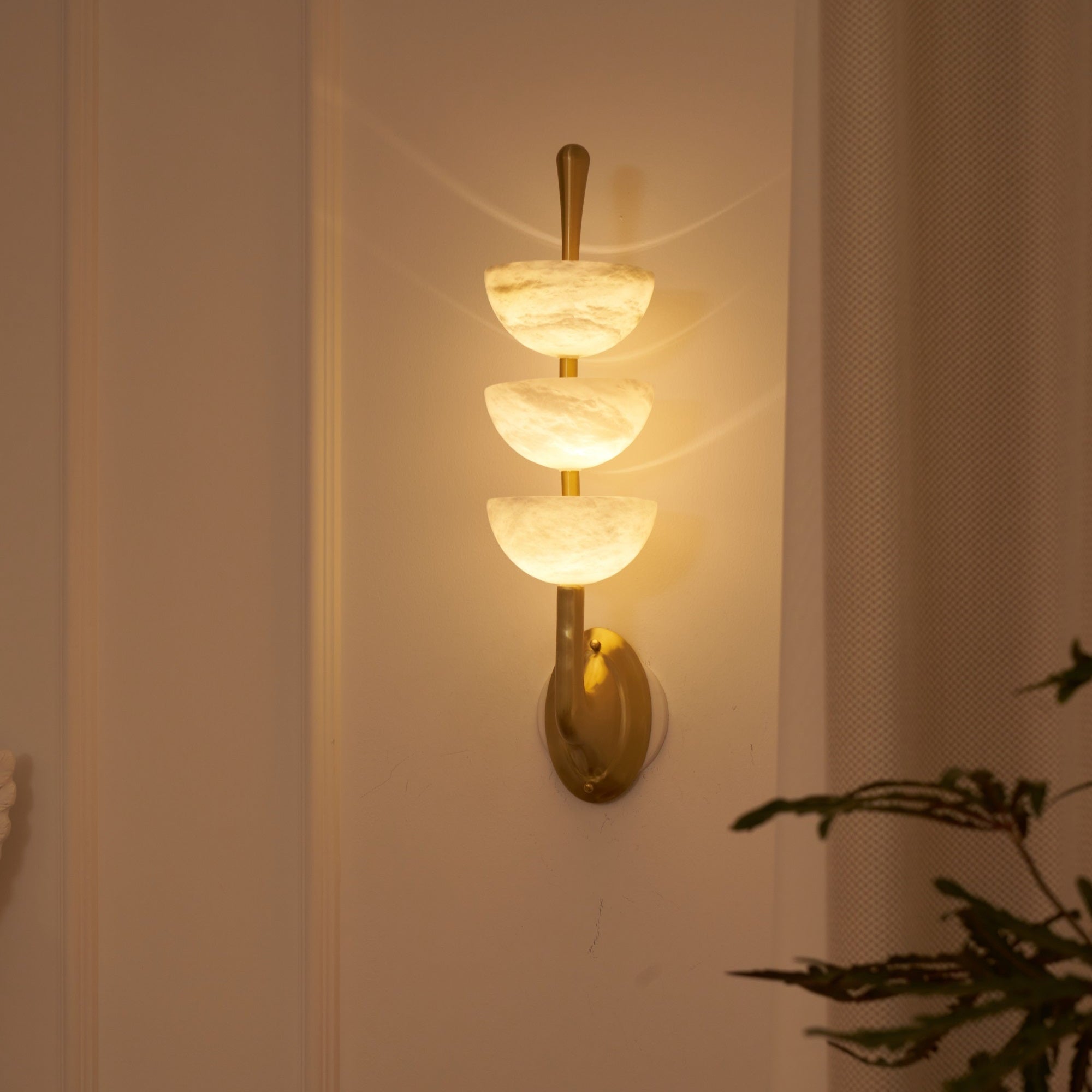 Ulmiraris Alabaster Wall Light - Neutralighting