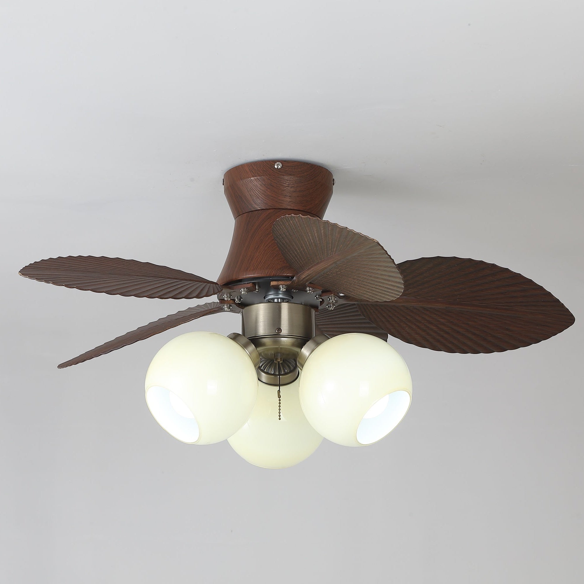 Ventilatore da soffitto con luce Walden Oak con il suo design elegante