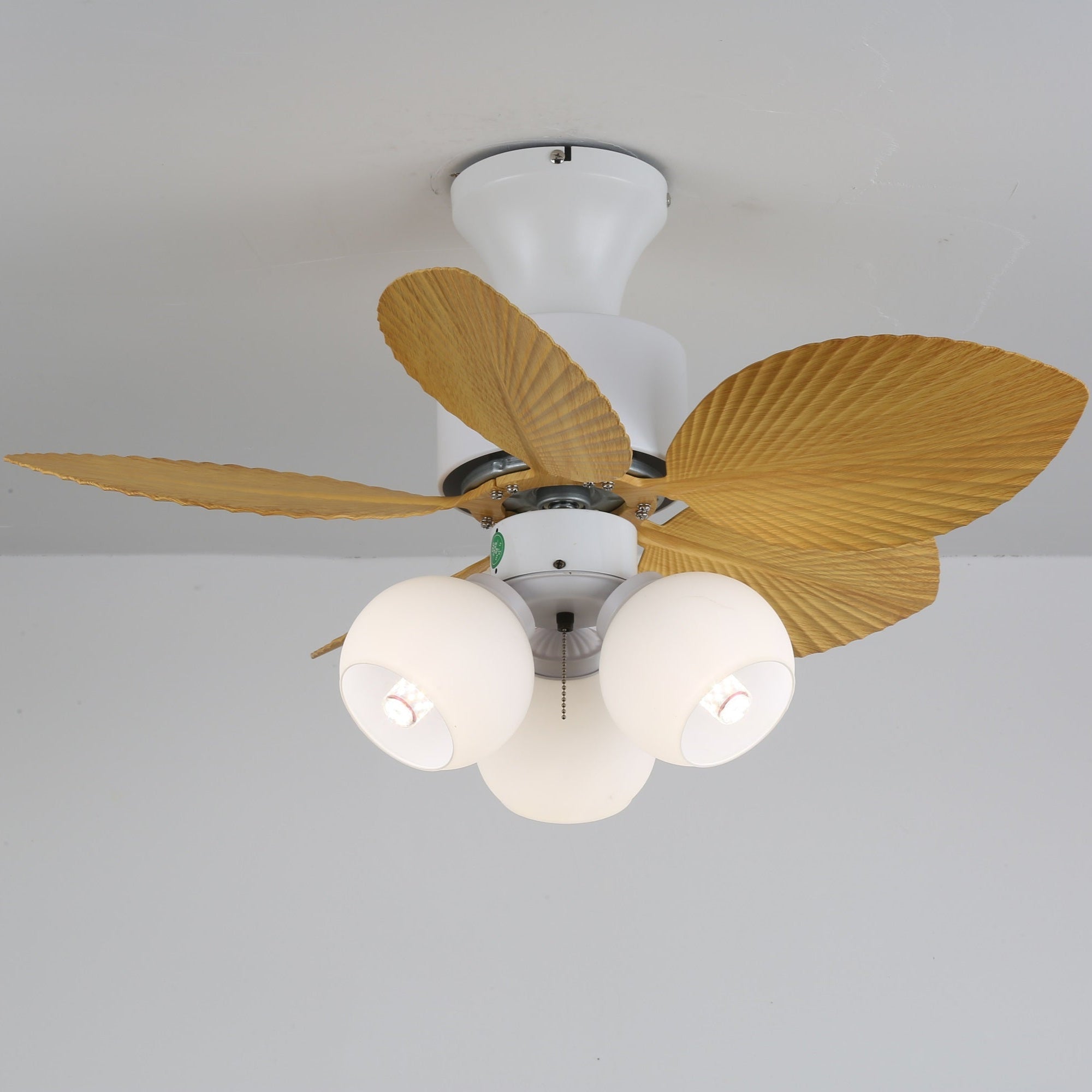 Ventilatore da soffitto con luce Marvella in legno vintage con telecomando mostrato