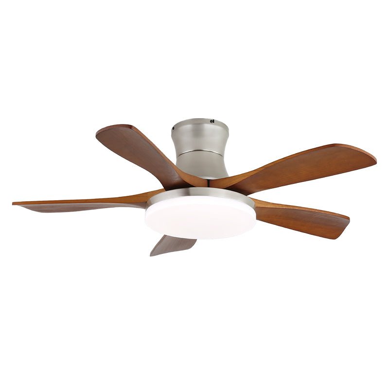 Ventilatore da soffitto Elara che mette in mostra il suo design elegante