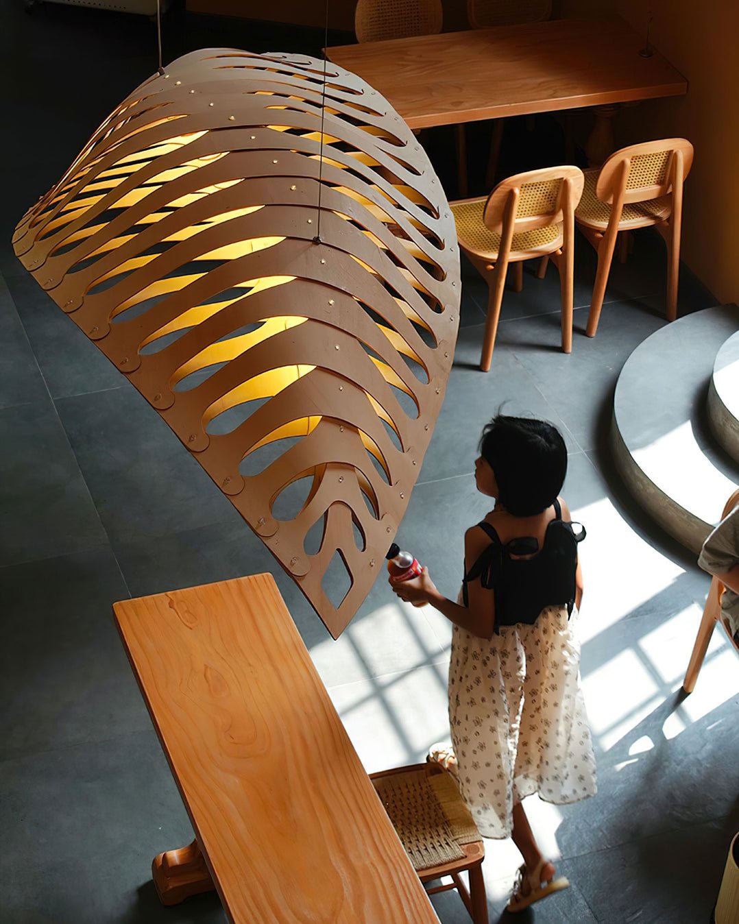 Veliren Leaf Wood Pendant Light - Blowlighting