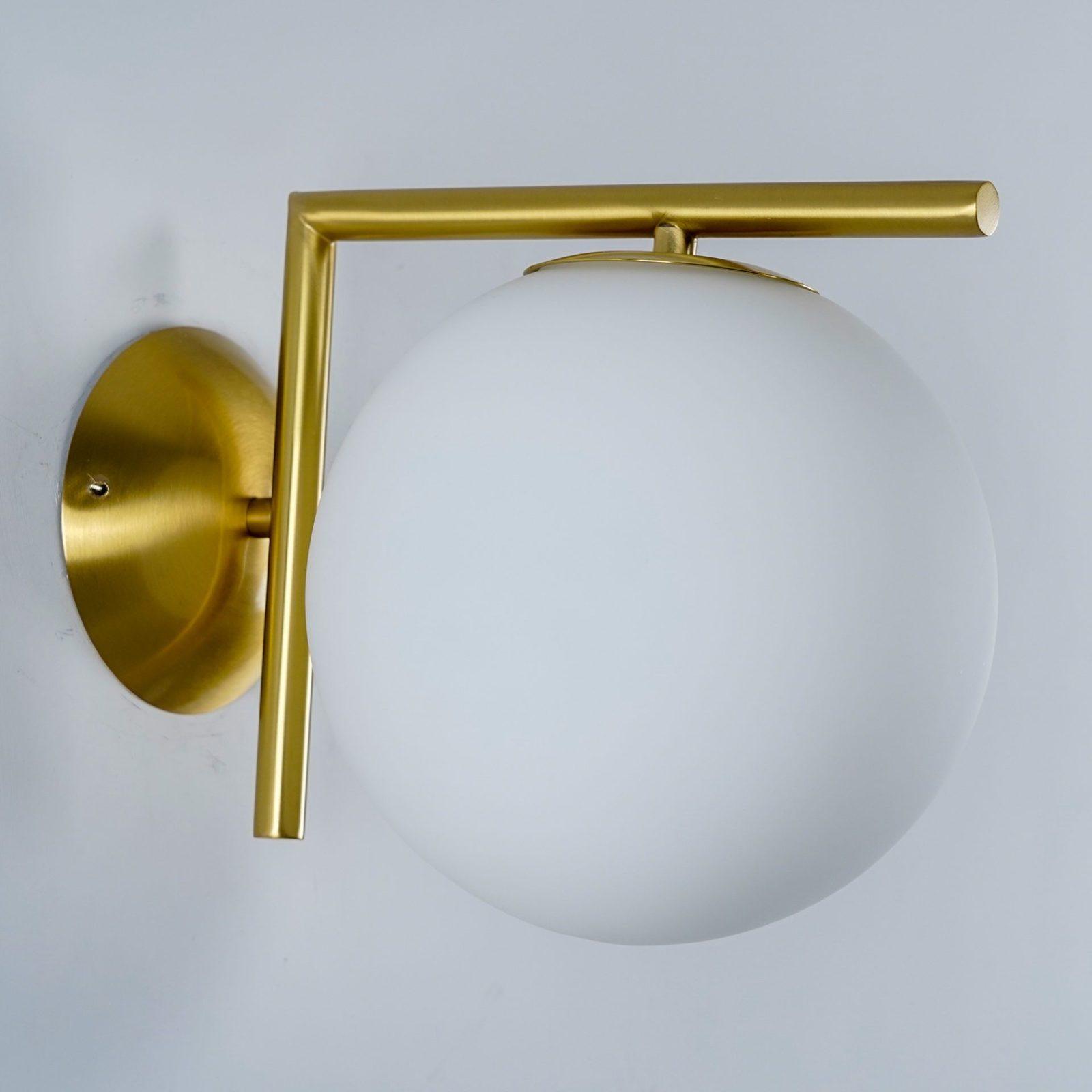Blown Glass Opal Glass Wall Lamp - Blowlighting